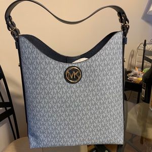 MICHAEL KORS BOWERY LARGE SIGNATURE HOBO BAG